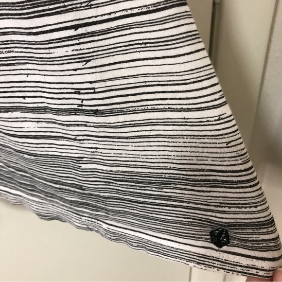 3/$15 Volcom girls junior black white stripe sleeveless blouse - Picture 7 of 10